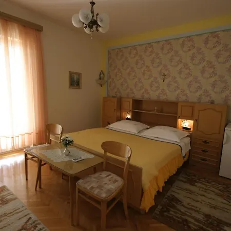 Marin Pensionat Podstrana