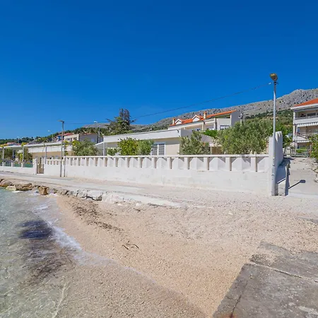 Marin Pensionat Podstrana